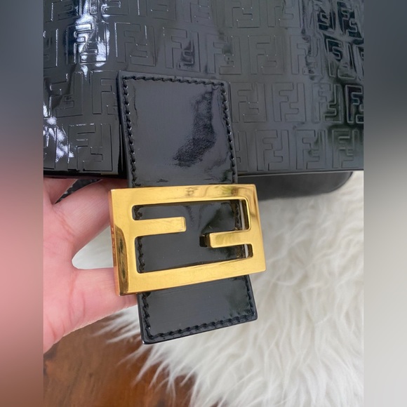 FENDI
Patent FF Embossed Forever Mama Baguette Black - Picture 4 of 14